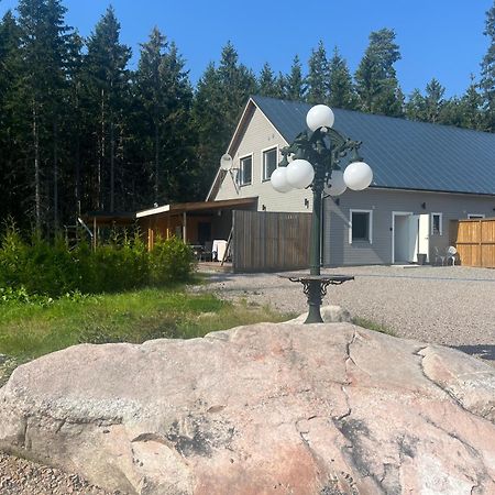 Gaeststuga 100M Fran Sjoen Vislanda Exteriör bild