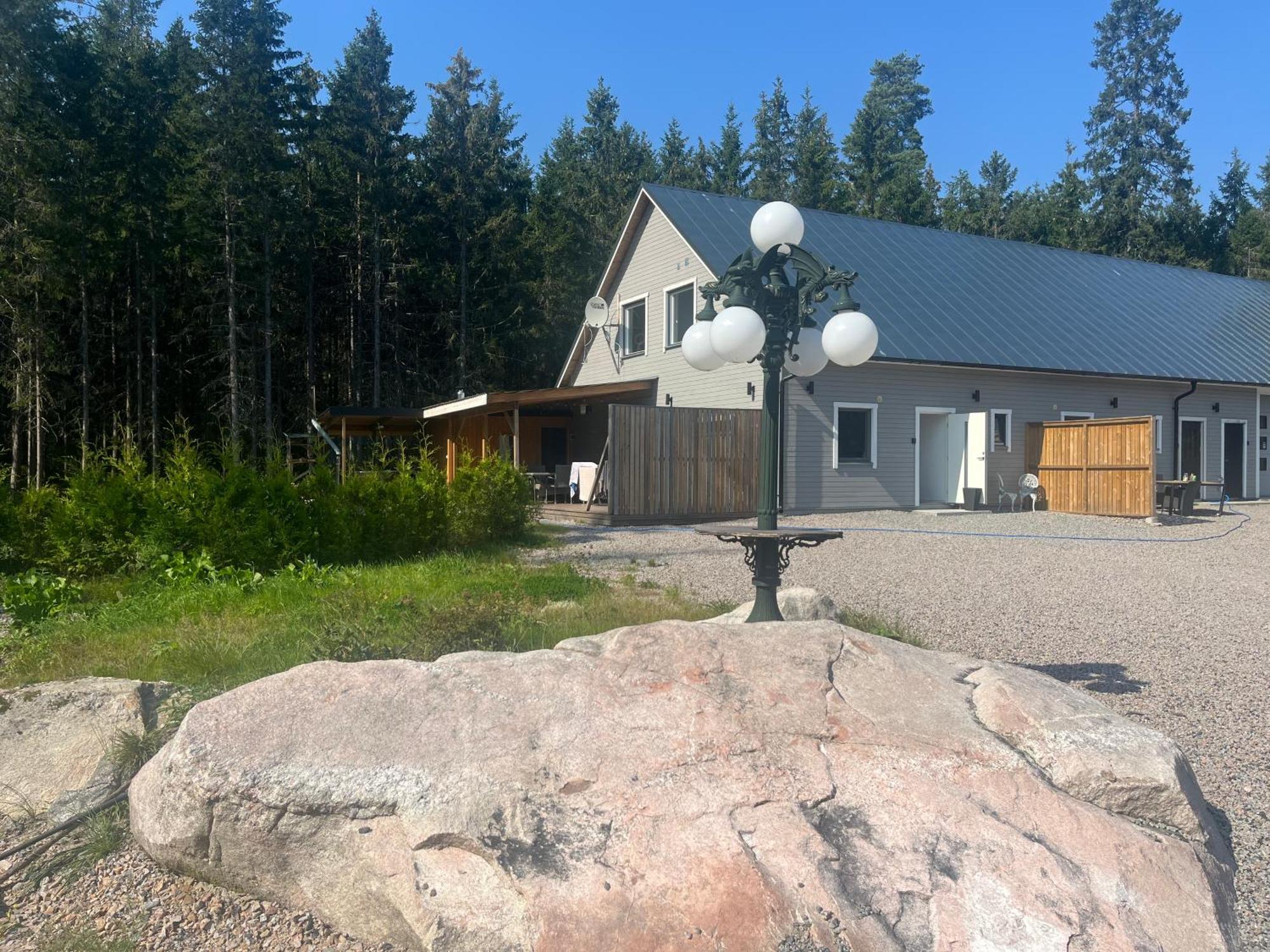 Gaeststuga 100M Fran Sjoen Vislanda Exteriör bild